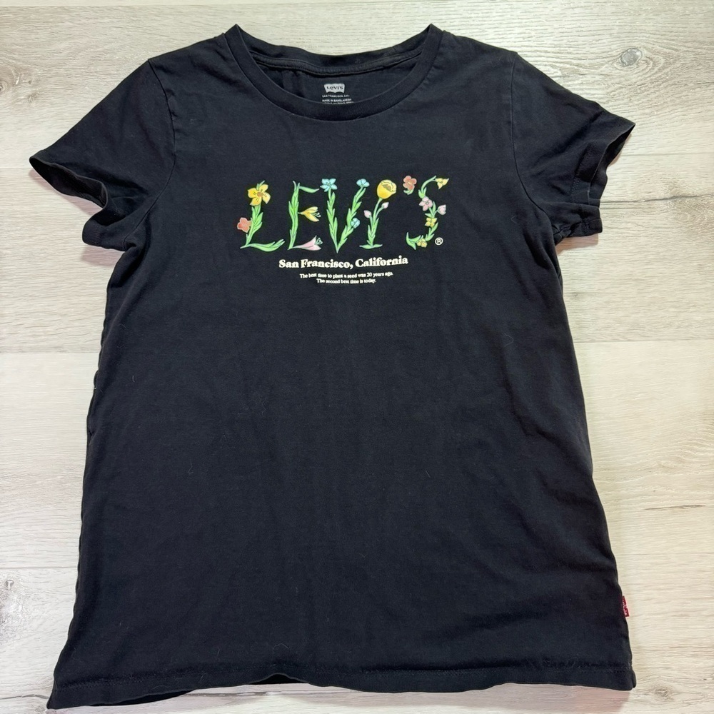 Levi’s Black Fitted Floral Logo TShirt, Size Small